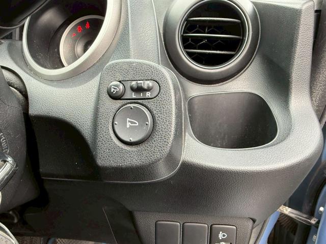 フィット G【買取直販】 社外メモリーナビ CD再生 ワンセグTV ヘッドライトレベライザー ETC 電動格納ミラー ミラーウィンカー キーレスエントリー オートA/C Wエアバック 禁煙(24枚目)