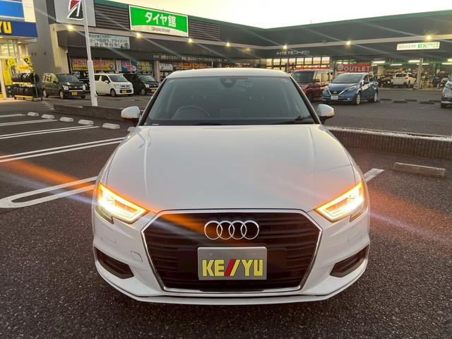 Ａ３セダン １．４ＴＦＳＩ【下取直販】【禁煙】　純正ナビ　ＣＤ／ＤＶＤ再生　フルセグＴＶ　Ｂｌｕｅｔｏｏｔｈ　バックカメラ　ＥＴＣ　ＨＩＤライト　スマートキー　プッシュスタート　クルーズコントロール　コーナーセンサー　電格ミラー　ウィンカーミラー（17枚目）