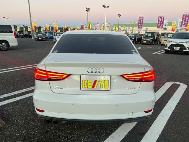 Ａ３セダン １．４ＴＦＳＩ【下取直販】【禁煙】　純正ナビ　ＣＤ／ＤＶＤ再生　フルセグＴＶ　Ｂｌｕｅｔｏｏｔｈ　バックカメラ　ＥＴＣ　ＨＩＤライト　スマートキー　プッシュスタート　クルーズコントロール　コーナーセンサー　電格ミラー　ウィンカーミラー（20枚目）