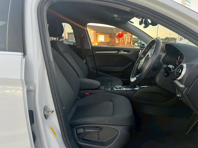 Ａ３セダン １．４ＴＦＳＩ【下取直販】【禁煙】　純正ナビ　ＣＤ／ＤＶＤ再生　フルセグＴＶ　Ｂｌｕｅｔｏｏｔｈ　バックカメラ　ＥＴＣ　ＨＩＤライト　スマートキー　プッシュスタート　クルーズコントロール　コーナーセンサー　電格ミラー　ウィンカーミラー（24枚目）