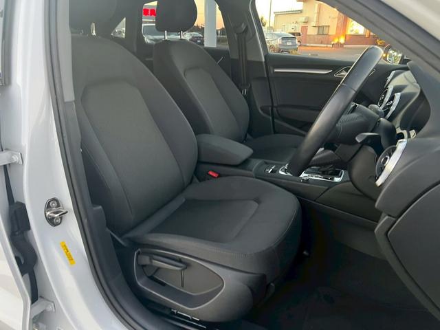 Ａ３セダン １．４ＴＦＳＩ【下取直販】【禁煙】　純正ナビ　ＣＤ／ＤＶＤ再生　フルセグＴＶ　Ｂｌｕｅｔｏｏｔｈ　バックカメラ　ＥＴＣ　ＨＩＤライト　スマートキー　プッシュスタート　クルーズコントロール　コーナーセンサー　電格ミラー　ウィンカーミラー（25枚目）