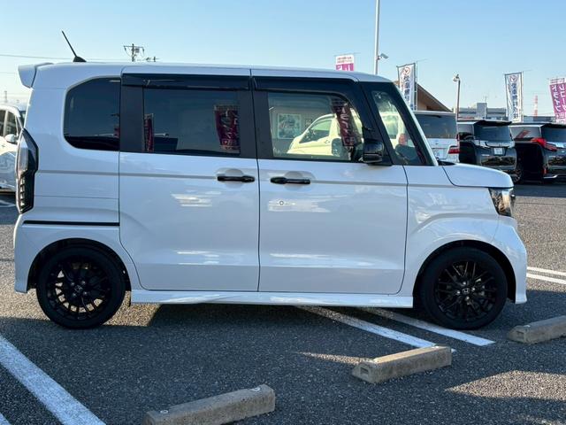 Ｎ－ＢＯＸカスタム Ｌターボ　スタイル＋ブラック　禁煙　両側電動スライドドア　ホンダセンシング　車線逸脱警告　純正８型地デジナビ　バックカメラ　Ｂｌｕｅｔｏｏｔｈ　ＵＳＢ　ＬＥＤオートライト　追従クルコン　半革シート　シートヒーター　パドルシフト　純正アルミ　スペアキー　保証書（12枚目）