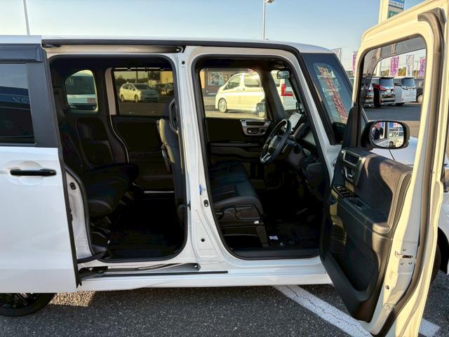 Ｎ－ＢＯＸカスタム Ｌターボ　スタイル＋ブラック　禁煙　両側電動スライドドア　ホンダセンシング　車線逸脱警告　純正８型地デジナビ　バックカメラ　Ｂｌｕｅｔｏｏｔｈ　ＵＳＢ　ＬＥＤオートライト　追従クルコン　半革シート　シートヒーター　パドルシフト　純正アルミ　スペアキー　保証書（18枚目）