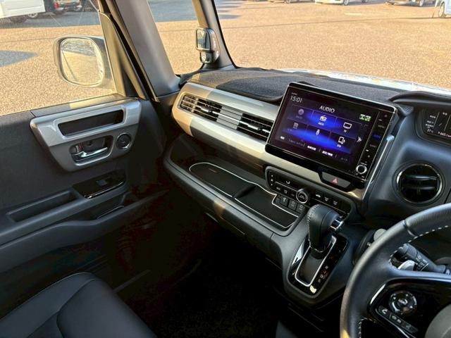 Ｎ－ＢＯＸカスタム Ｌターボ　スタイル＋ブラック　禁煙　両側電動スライドドア　ホンダセンシング　車線逸脱警告　純正８型地デジナビ　バックカメラ　Ｂｌｕｅｔｏｏｔｈ　ＵＳＢ　ＬＥＤオートライト　追従クルコン　半革シート　シートヒーター　パドルシフト　純正アルミ　スペアキー　保証書（23枚目）