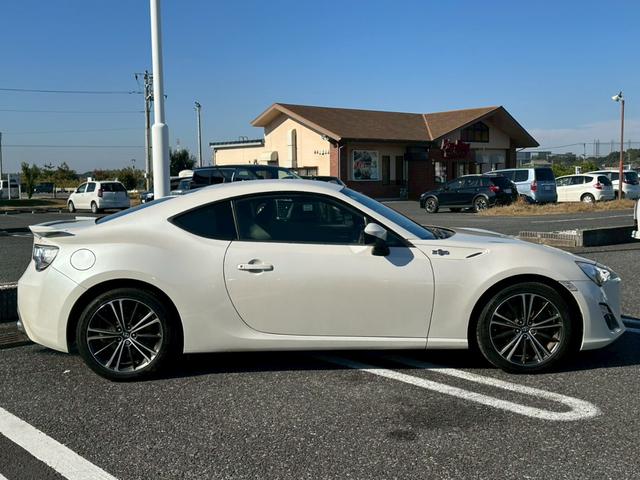 86 GT【下取直販】【禁煙】 社外ナビ CD/DVD再生 フルセグTV Bluetooth HIDライト フォグランプ スマートキー プッシュスタート ETC 電動格納ミラー 純正アルミ 24年製LE MANV+ パドルシフト(6枚目)