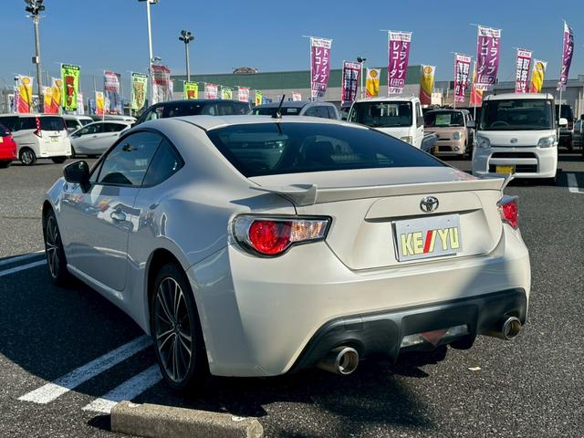 86 GT【下取直販】【禁煙】 社外ナビ CD/DVD再生 フルセグTV Bluetooth HIDライト フォグランプ スマートキー プッシュスタート ETC 電動格納ミラー 純正アルミ 24年製LE MANV+ パドルシフト(8枚目)