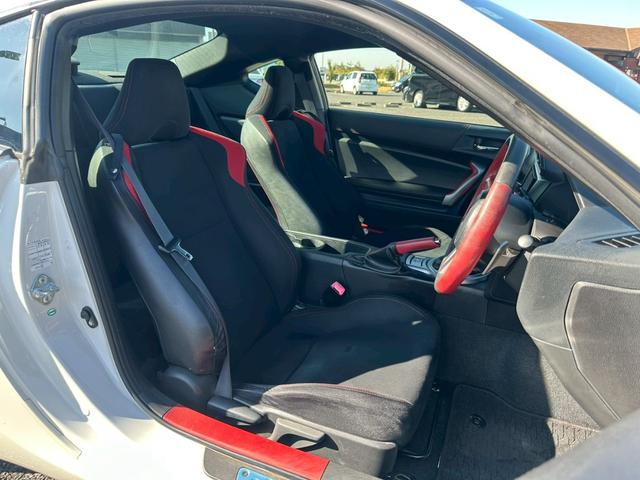 86 GT【下取直販】【禁煙】 社外ナビ CD/DVD再生 フルセグTV Bluetooth HIDライト フォグランプ スマートキー プッシュスタート ETC 電動格納ミラー 純正アルミ 24年製LE MANV+ パドルシフト(11枚目)