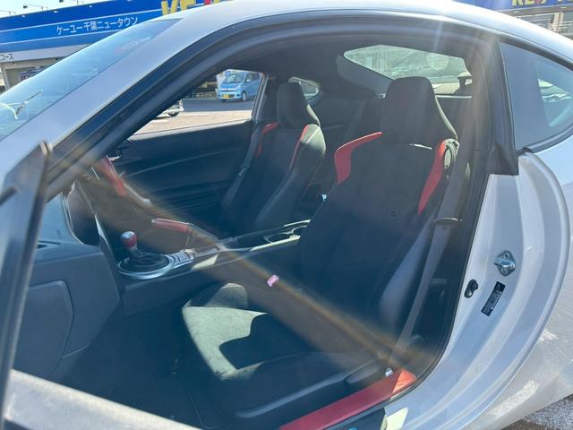 86 GT【下取直販】【禁煙】 社外ナビ CD/DVD再生 フルセグTV Bluetooth HIDライト フォグランプ スマートキー プッシュスタート ETC 電動格納ミラー 純正アルミ 24年製LE MANV+ パドルシフト(13枚目)