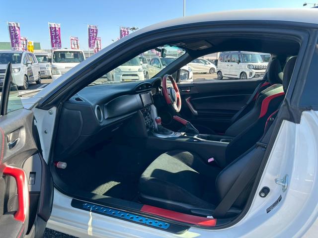 86 GT【下取直販】【禁煙】 社外ナビ CD/DVD再生 フルセグTV Bluetooth HIDライト フォグランプ スマートキー プッシュスタート ETC 電動格納ミラー 純正アルミ 24年製LE MANV+ パドルシフト(14枚目)