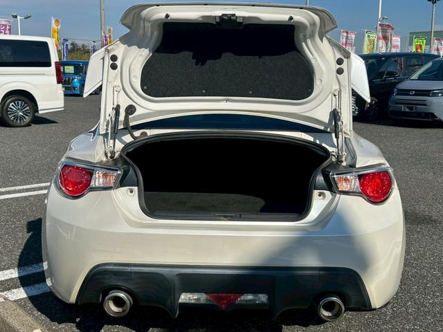 86 GT【下取直販】【禁煙】 社外ナビ CD/DVD再生 フルセグTV Bluetooth HIDライト フォグランプ スマートキー プッシュスタート ETC 電動格納ミラー 純正アルミ 24年製LE MANV+ パドルシフト(16枚目)