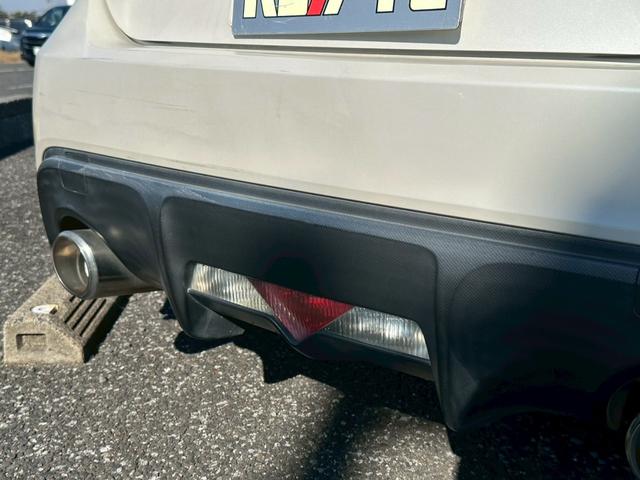 86 GT【下取直販】【禁煙】 社外ナビ CD/DVD再生 フルセグTV Bluetooth HIDライト フォグランプ スマートキー プッシュスタート ETC 電動格納ミラー 純正アルミ 24年製LE MANV+ パドルシフト(32枚目)