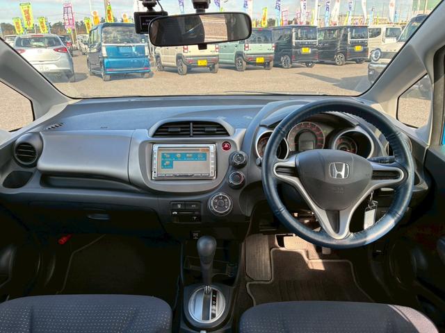 フィット G【下取直販】【禁煙】 純正HDDナビ CD 1セグTV ミュージックサーバー HIDライト オートライト キーレス ETC ドラレコ 電動格納ミラー ミラーウィンカー Wエアバック A/C ABS 禁煙(4枚目)