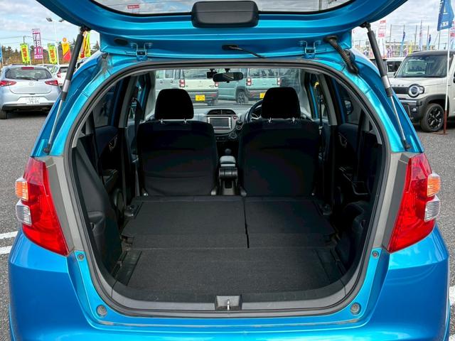 フィット G【下取直販】【禁煙】 純正HDDナビ CD 1セグTV ミュージックサーバー HIDライト オートライト キーレス ETC ドラレコ 電動格納ミラー ミラーウィンカー Wエアバック A/C ABS 禁煙(21枚目)