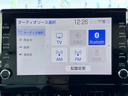 ハイブリッド　ダブルバイビー　モデリスタフルエアロ　ＨＵＤ　禁煙　トヨタセーフティセンス　ＢＳＭ　ナビ機能付９インチディスプレイオーディオ　ルーフレール　フルセグＴＶ　Ｂｌｕｅｔｏｏｔｈ　バックカメラ　ＥＴＣ２．０　ホワイトハーフレザーシート　レーダークルコン（28枚目）