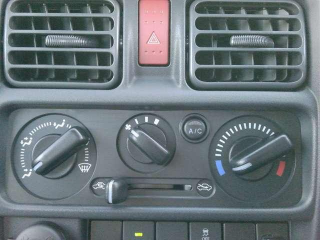 クリッパートラック ＤＸ　パートタイム４ＷＤ　４ＡＴ　雹害車　ＡＭ／ＦＭ／チューナー　キーレスキー　リアバックソナー（9枚目）