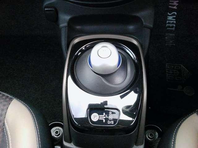 ノート ｅ－パワー　メダリスト　フルエアロ仕様　クルーズコントロール　純正ＭＭ５１８メモリーナビゲーション　アラウンドビューモニター　２．０ＥＴＣ　ドライブレコーダーインテリジェントルームミラー＋ヒータドアミラー　フロント＆バックソナー　エマージェンシーブレーキ（12枚目）