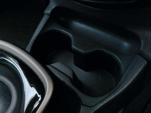 ノート ｅ－パワー　メダリスト　フルエアロ仕様　クルーズコントロール　純正ＭＭ５１８メモリーナビゲーション　アラウンドビューモニター　２．０ＥＴＣ　ドライブレコーダーインテリジェントルームミラー＋ヒータドアミラー　フロント＆バックソナー　エマージェンシーブレーキ（17枚目）