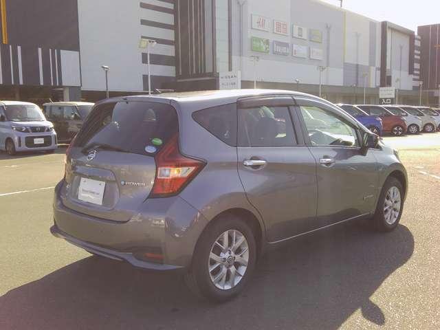 ノート ｅ－パワー　メダリストＦＯＵＲ　４ＷＤ　　ＬＥＤヘッドライト　エマージェンシーブレーキ　踏み間違い防　純正ＭＭ３１８メモリーナビゲーション　アラウンドビューモニター　ＥＴＣ　ドライブレコーダー　インテリジェントルームミラー＋ヒータドアミラー（2枚目）