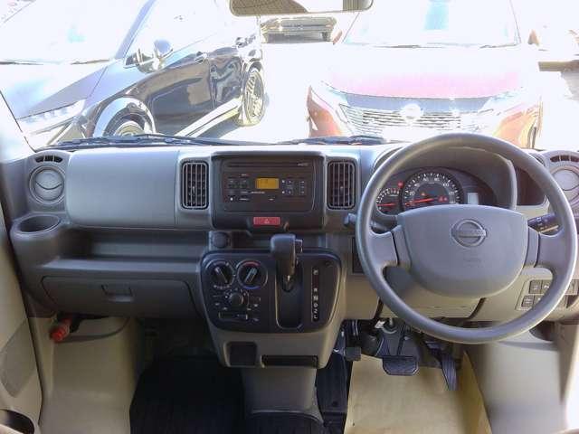 ＮＶ１００クリッパーバン ６６０　ＤＸ　ＧＬセーフティパッケージ　ハイルーフ　エマージェンシーブレーキ　踏み間違い防止アシスト　ＣＤ一体ＡＭ／ＦＭ／チューナー　ＥＴＣ　プライバシーガラス　キーレスキー　車線逸脱警報（4枚目）