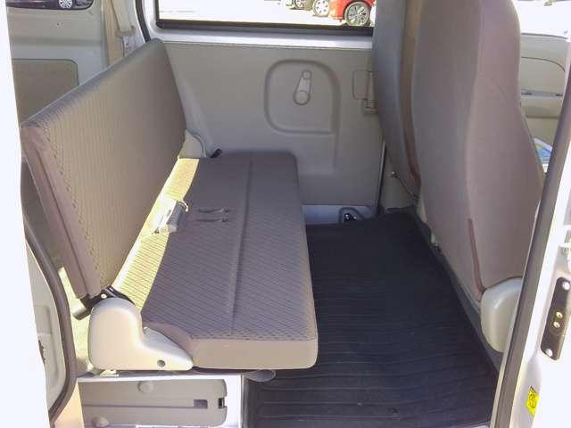 ＮＶ１００クリッパーバン ６６０　ＤＸ　ＧＬセーフティパッケージ　ハイルーフ　エマージェンシーブレーキ　踏み間違い防止アシスト　ＣＤ一体ＡＭ／ＦＭ／チューナー　ＥＴＣ　プライバシーガラス　キーレスキー　車線逸脱警報（17枚目）