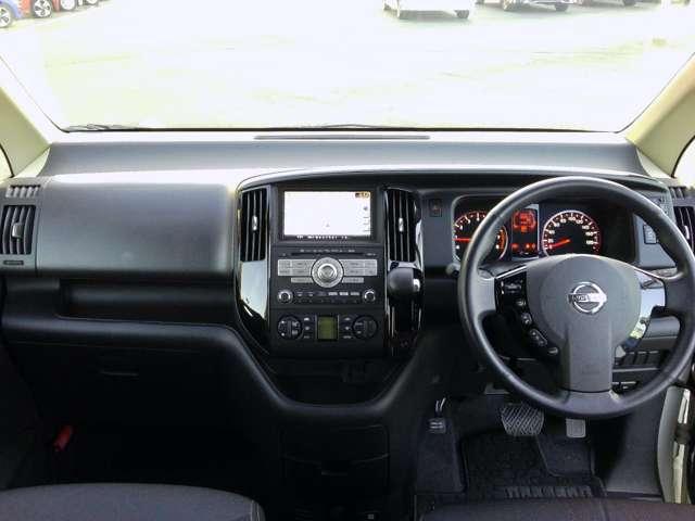 セレナ ハイウェイスター Vエアロセレクション ツインサンルーフ 新品タイヤ メーカーHDDナビゲーション バックモニター ETC 両側オートスライドドア キセノンヘッドライト Wエアコン(4枚目)