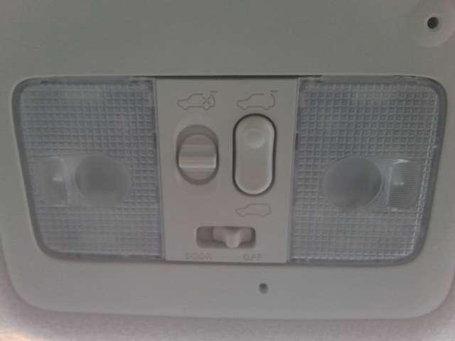 セレナ ハイウェイスター Vエアロセレクション ツインサンルーフ 新品タイヤ メーカーHDDナビゲーション バックモニター ETC 両側オートスライドドア キセノンヘッドライト Wエアコン(10枚目)