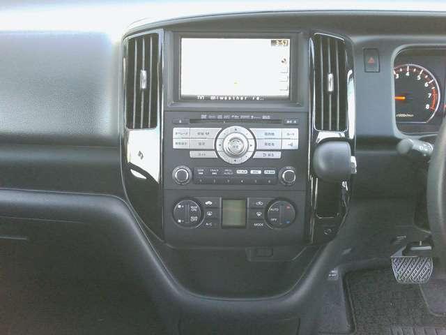 セレナ ハイウェイスター Vエアロセレクション ツインサンルーフ 新品タイヤ メーカーHDDナビゲーション バックモニター ETC 両側オートスライドドア キセノンヘッドライト Wエアコン(14枚目)