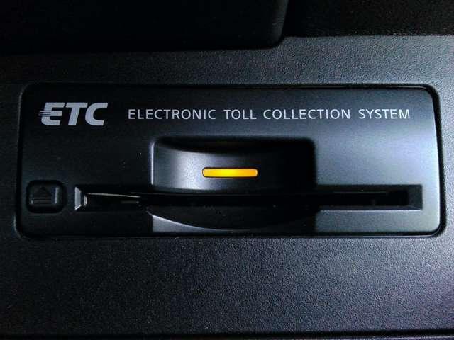 セレナ ハイウェイスター Vエアロセレクション ツインサンルーフ 新品タイヤ メーカーHDDナビゲーション バックモニター ETC 両側オートスライドドア キセノンヘッドライト Wエアコン(18枚目)