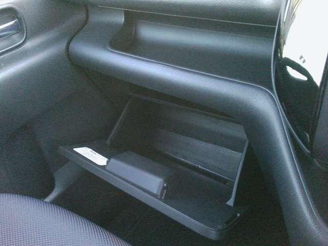 セレナ ハイウェイスター Vエアロセレクション ツインサンルーフ 新品タイヤ メーカーHDDナビゲーション バックモニター ETC 両側オートスライドドア キセノンヘッドライト Wエアコン(20枚目)