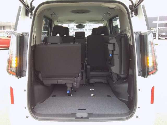 セレナ ｅ－パワー　Ｘ　プロパイロット　雹害車　オーディオレス車　ＬＥＤヘッドライト　エマージェンシーブレーキ　踏み間違い防止アシスト　車速連動ドアロック（20枚目）