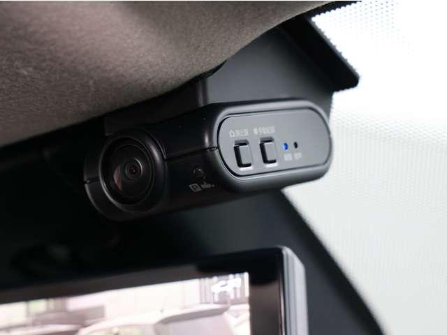オーラ １．２　Ｇ　レザーエディション　当社社用車ＵＰ／ＡＷＩＮエアロ装備／Ｐパイロット／　ワンオーナ　追突防止　レーダークルーズ　本革　車線逸脱警報装置　禁煙車　ＬＥＤ　ドライブレコーダー　盗難防止　記録簿　バックモニター　ＥＴＣ　インテリジェントキー　メモリーナビゲーション　ＡＷ　ＡＢＳ（7枚目）