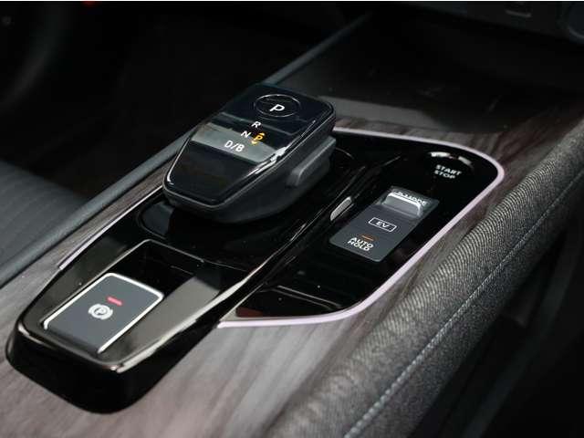 オーラ １．２　Ｇ　レザーエディション　当社社用車ＵＰ／ＡＷＩＮエアロ装備／Ｐパイロット／　ワンオーナ　追突防止　レーダークルーズ　本革　車線逸脱警報装置　禁煙車　ＬＥＤ　ドライブレコーダー　盗難防止　記録簿　バックモニター　ＥＴＣ　インテリジェントキー　メモリーナビゲーション　ＡＷ　ＡＢＳ（11枚目）
