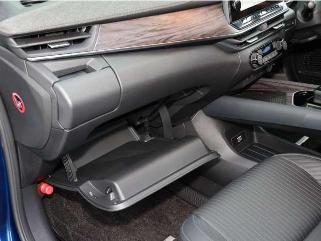 オーラ １．２　Ｇ　レザーエディション　当社社用車ＵＰ／ＡＷＩＮエアロ装備／Ｐパイロット／　ワンオーナ　追突防止　レーダークルーズ　本革　車線逸脱警報装置　禁煙車　ＬＥＤ　ドライブレコーダー　盗難防止　記録簿　バックモニター　ＥＴＣ　インテリジェントキー　メモリーナビゲーション　ＡＷ　ＡＢＳ（17枚目）