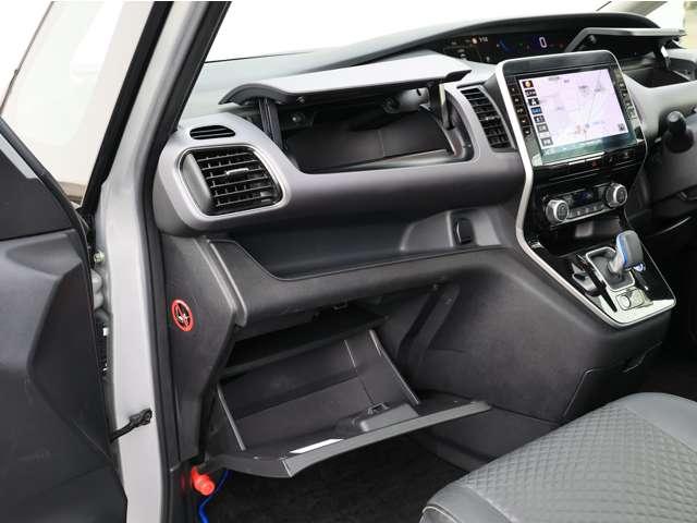 セレナ 1.2 e-POWER XV 踏み間違い防止/バックモニター/エマブレ/ バックビューモニター 両側パワースライドドア クルーズコントロール ワンオーナー車 スマートキー ドライブレコーダー アルミホイール 車線逸脱 盗難防止装置 キーレス パワーウィンドウ エアバッグ(14枚目)