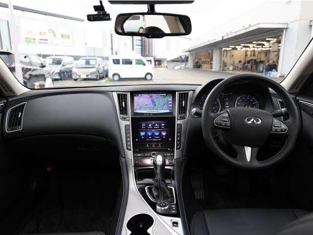 スカイライン 2.0 200GT-t タイプP 黒色本革電動シート/衝突被害軽減ブレーキ/ 衝突軽減装置 HDDナビ ドラレコ LED Bカメラ スマートキー 黒革シート 盗難防止 オートクルーズコントロール ETC レーンキープアシスト ナビTV ABS アルミホイール キーレス ワンセグ(3枚目)