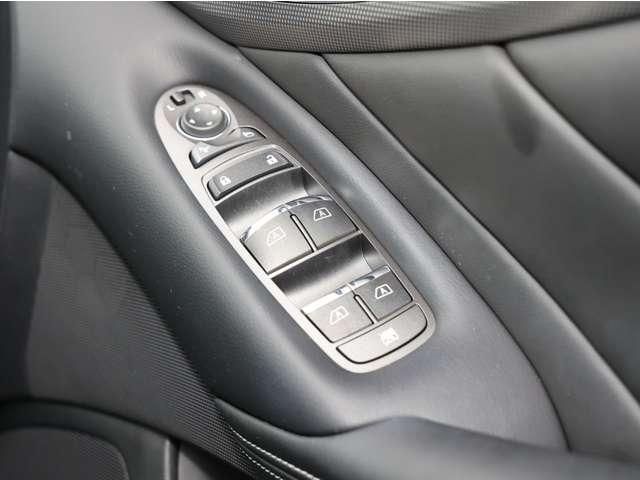 スカイライン 2.0 200GT-t タイプP 黒色本革電動シート/衝突被害軽減ブレーキ/ 衝突軽減装置 HDDナビ ドラレコ LED Bカメラ スマートキー 黒革シート 盗難防止 オートクルーズコントロール ETC レーンキープアシスト ナビTV ABS アルミホイール キーレス ワンセグ(12枚目)