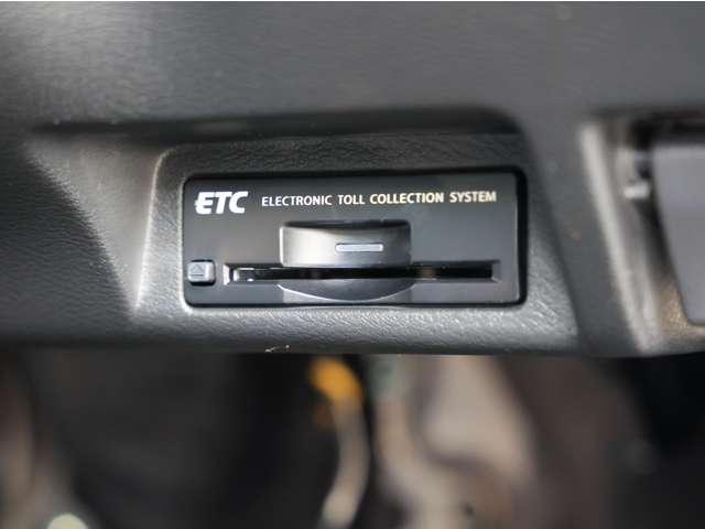 スカイライン 2.0 200GT-t タイプP 黒色本革電動シート/衝突被害軽減ブレーキ/ 衝突軽減装置 HDDナビ ドラレコ LED Bカメラ スマートキー 黒革シート 盗難防止 オートクルーズコントロール ETC レーンキープアシスト ナビTV ABS アルミホイール キーレス ワンセグ(14枚目)