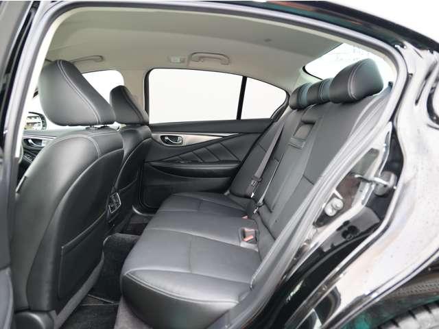 スカイライン 2.0 200GT-t タイプP 黒色本革電動シート/衝突被害軽減ブレーキ/ 衝突軽減装置 HDDナビ ドラレコ LED Bカメラ スマートキー 黒革シート 盗難防止 オートクルーズコントロール ETC レーンキープアシスト ナビTV ABS アルミホイール キーレス ワンセグ(19枚目)