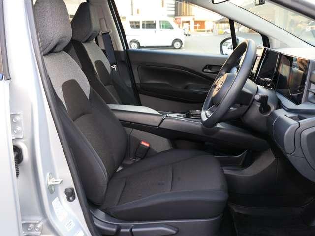 ノート １．２　Ｓ　踏み間違い防止／バックモニター／衝突被害軽　軽減ブレーキ　ＴＶ　ワンオーナー　ＬＤＷ　バックカメラ　インテリキー　イモビライザー　ドライブレコーダー　ワンセグＴＶ付き　整備点検記録簿　ＥＴＣ　オートエアコン　サイドエアバッグ　パワーウインドウ（4枚目）