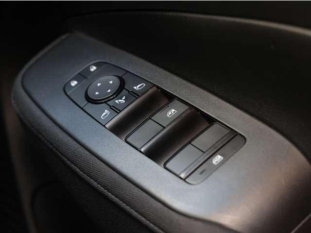 ノート １．２　Ｓ　踏み間違い防止／バックモニター／衝突被害軽　軽減ブレーキ　ＴＶ　ワンオーナー　ＬＤＷ　バックカメラ　インテリキー　イモビライザー　ドライブレコーダー　ワンセグＴＶ付き　整備点検記録簿　ＥＴＣ　オートエアコン　サイドエアバッグ　パワーウインドウ（11枚目）