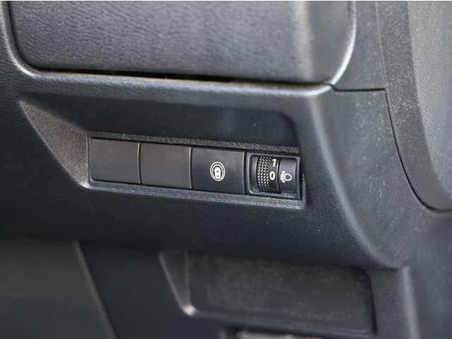 ノート １．２　Ｓ　踏み間違い防止／バックモニター／衝突被害軽　軽減ブレーキ　ＴＶ　ワンオーナー　ＬＤＷ　バックカメラ　インテリキー　イモビライザー　ドライブレコーダー　ワンセグＴＶ付き　整備点検記録簿　ＥＴＣ　オートエアコン　サイドエアバッグ　パワーウインドウ（14枚目）