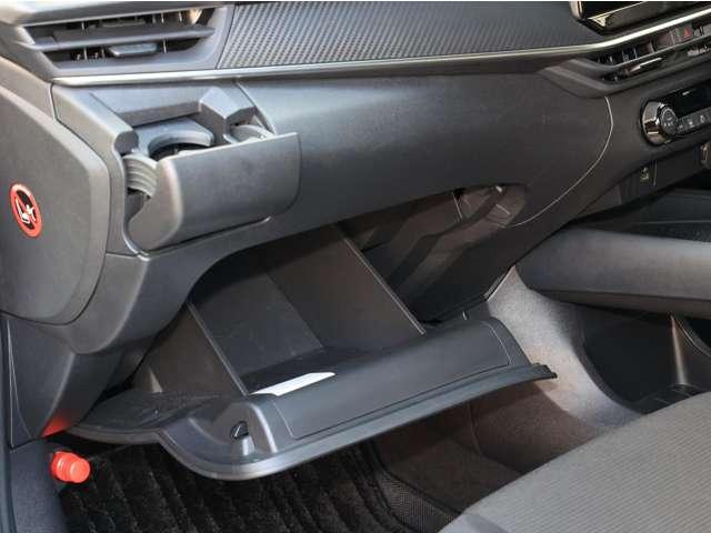 ノート １．２　Ｓ　踏み間違い防止／バックモニター／衝突被害軽　軽減ブレーキ　ＴＶ　ワンオーナー　ＬＤＷ　バックカメラ　インテリキー　イモビライザー　ドライブレコーダー　ワンセグＴＶ付き　整備点検記録簿　ＥＴＣ　オートエアコン　サイドエアバッグ　パワーウインドウ（17枚目）