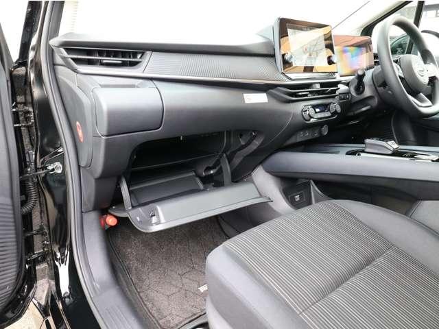 ノート １．２　Ｘ　当社社用車ＵＰ／アラウンドビューモニター／衝（16枚目）