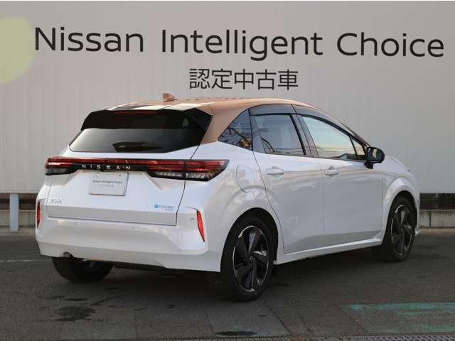 オーラ １．２　Ｇ　ＦＯＵＲ　レザーエディション　４ＷＤ　当社社用車ＵＰ／本革（エアリーグレー色）／ＢＯＳＥ　ワンオ－ナ－車　ＬＫＡ　レザーシート　追従クルコン　禁煙　ＬＥＤライト　バックモニター　インテリキー　４ＷＤ　ＥＴＣ　アルミ　記録簿　サイドカメラ　盗難警報器　キーレスエントリー　オートエアコン（2枚目）