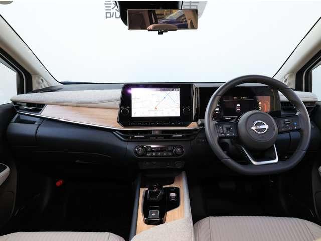 オーラ １．２　Ｇ　ＦＯＵＲ　レザーエディション　４ＷＤ　当社社用車ＵＰ／本革（エアリーグレー色）／ＢＯＳＥ　ワンオ－ナ－車　ＬＫＡ　レザーシート　追従クルコン　禁煙　ＬＥＤライト　バックモニター　インテリキー　４ＷＤ　ＥＴＣ　アルミ　記録簿　サイドカメラ　盗難警報器　キーレスエントリー　オートエアコン（3枚目）