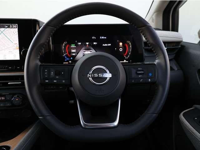 オーラ １．２　Ｇ　ＦＯＵＲ　レザーエディション　４ＷＤ　当社社用車ＵＰ／本革（エアリーグレー色）／ＢＯＳＥ　ワンオ－ナ－車　ＬＫＡ　レザーシート　追従クルコン　禁煙　ＬＥＤライト　バックモニター　インテリキー　４ＷＤ　ＥＴＣ　アルミ　記録簿　サイドカメラ　盗難警報器　キーレスエントリー　オートエアコン（10枚目）