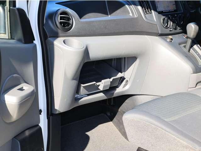 ＮＶ２００バネットバン １．６　ＤＸ　リモコンキー／バックモニター／前席パワーウ　バックカメラ付き　点検記録簿　メモリーナビ　パワーステアリング　エアバック　マニュアルエアコン　ナビＴＶ　ＡＢＳ　ワンセグ　キーフリー　フロントパワーウインドウ　ＥＴＣ付き（13枚目）