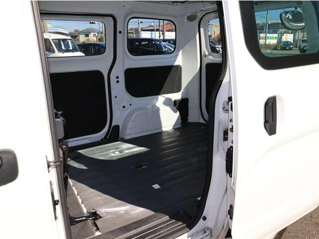 ＮＶ２００バネットバン １．６　ＤＸ　リモコンキー／バックモニター／前席パワーウ　バックカメラ付き　点検記録簿　メモリーナビ　パワーステアリング　エアバック　マニュアルエアコン　ナビＴＶ　ＡＢＳ　ワンセグ　キーフリー　フロントパワーウインドウ　ＥＴＣ付き（15枚目）