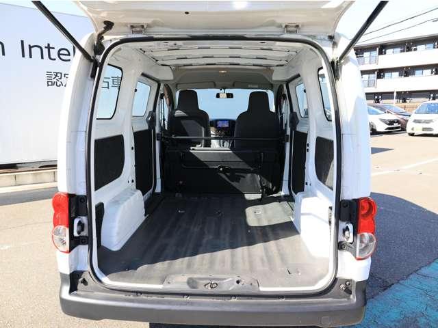 ＮＶ２００バネットバン １．６　ＤＸ　リモコンキー／バックモニター／前席パワーウ　バックカメラ付き　点検記録簿　メモリーナビ　パワーステアリング　エアバック　マニュアルエアコン　ナビＴＶ　ＡＢＳ　ワンセグ　キーフリー　フロントパワーウインドウ　ＥＴＣ付き（17枚目）