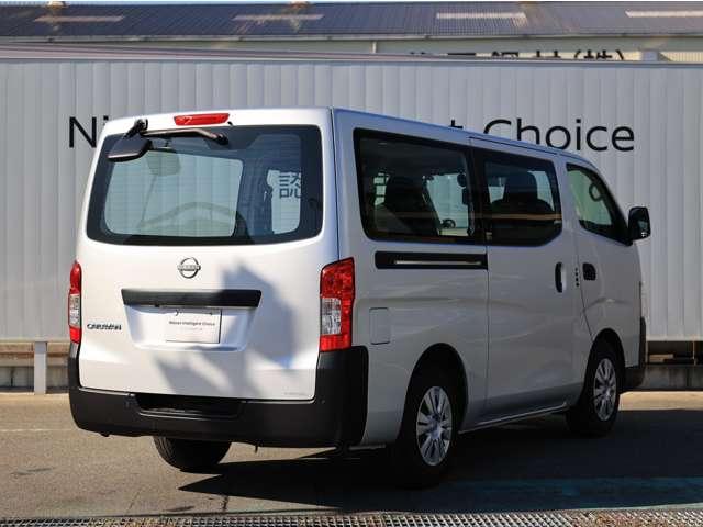 キャラバン ２．０　ＤＸ　ロングボディ　当社社用車ＵＰ／バックモニター／衝突被害軽減　踏み間違い衝突防止　エアバック　キーレスエントリー　マニュアルエアコン　ワンセグＴＶ　バックカメラ　パワステ　Ｗエアバック　パワーウィンドウ　メモリーナビ　ＥＴＣ　ＡＢＳ　記録簿　ワンオーナー（2枚目）